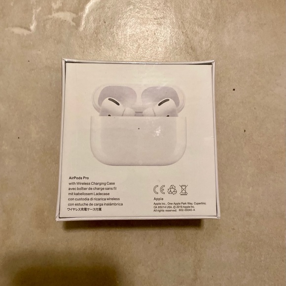 Apple AirPods!! - Picture 4 of 6